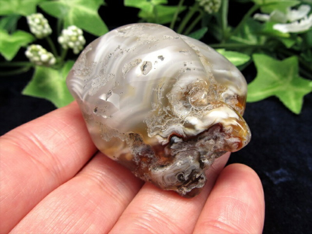 振ると水音がします 水入りメノウ タンブル 最大幅約44mm 重さ51g 瑪瑙