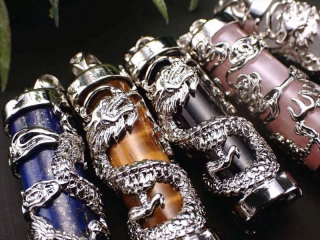 選べる5種類 四本爪 龍神 デザインペンダントトップ 縦約36mm シルバーカラー 1個売り 運気上昇・立身出世・商売や事業の発展成功 全5種 タイプB