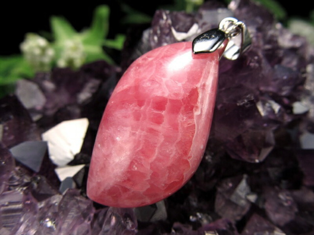 3A+ インカローズ ペンダントトップ リーフ型 石サイズ縦約29mm 重さ約7.6g 艶やかな薔薇色の輝き 優雅な縞模様と光沢感が織り成す美しい表情