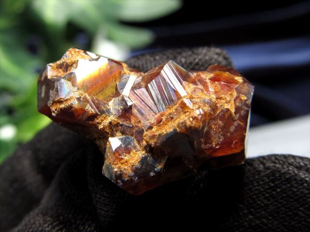 J＊　レインボーガーネット　原石 希少 国産原石 Mサイズ レインボー ガーネット アンドラダイト