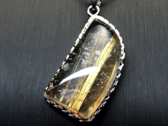タイチン入り S級 タイチン ゴールドルチルクォーツ ペンダントトップ