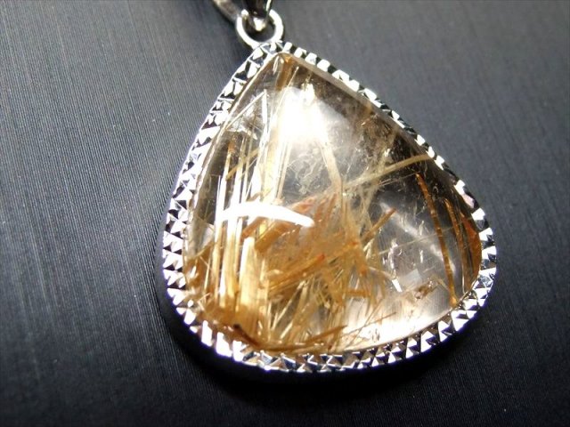 タイチン入り S級 タイチン ゴールドルチルクォーツ ペンダントトップ 重さ約10.6g 縦約23mm 超透明&煌めく金針 金運をもたらす石 Silver925 1点物