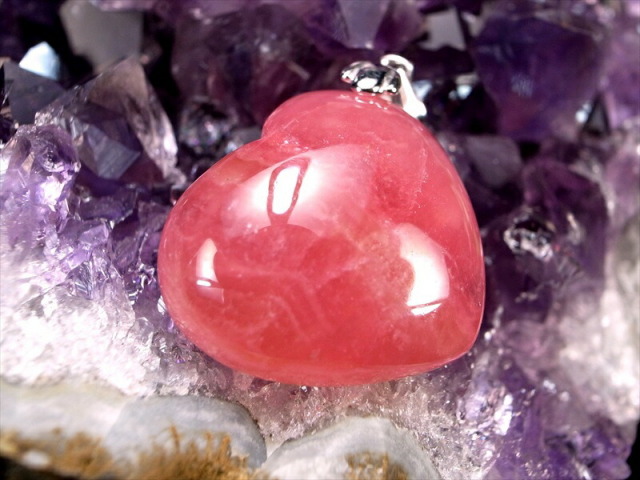 4A インカローズ ペンダントトップ ハート型 石サイズ縦約19mm 約6.8g 艶やかな薔薇色の輝き 優雅な縞模様と光沢感が織り成す美しい表情 恋愛成就・幸福の石