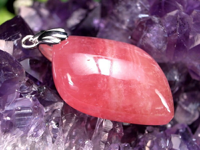 4A インカローズ ペンダントトップ リーフ型 石サイズ縦約26mm 約7.1g 艶やかな薔薇色の輝き 優雅な縞模様と光沢感が織り成す美しい表情 恋愛成就・幸福の石