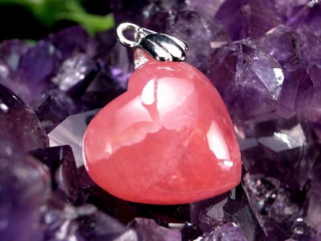 4A インカローズ ペンダントトップ ハート型 石サイズ縦約15mm 約3.3g 艶やかな薔薇色の輝き 優雅な縞模様と光沢感が織り成す美しい表情 恋愛成就・幸福の石