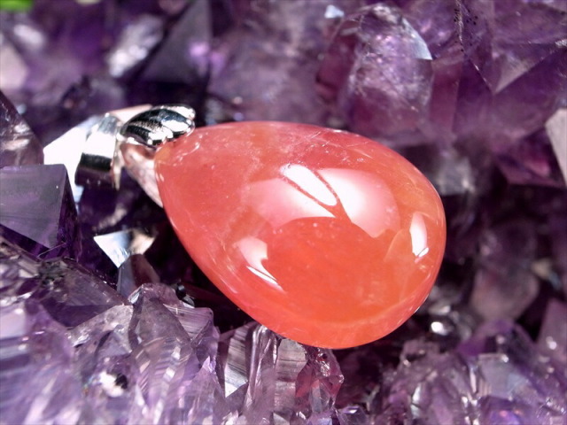 4A インカローズ ペンダントトップ ドロップ型 石サイズ縦約19mm 約3.7g 艶やかな薔薇色の輝き 優雅な縞模様と光沢感が織り成す美しい表情