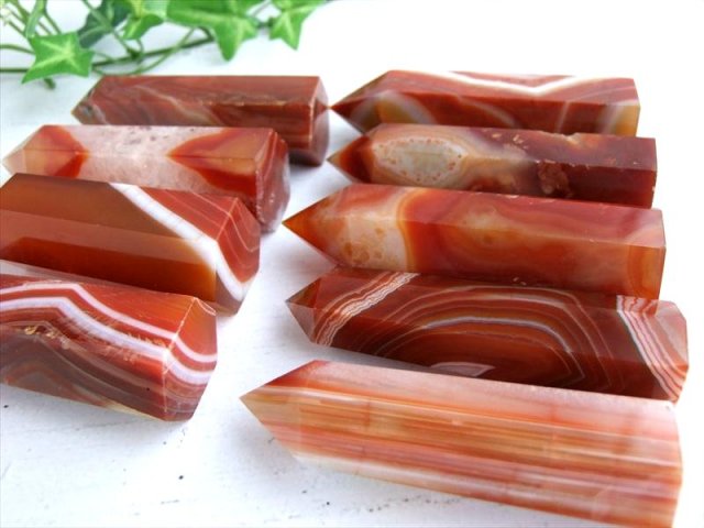 縞々模様の天然石 サードオニキス ポイント置物 1個売り 重さ約60g-80g