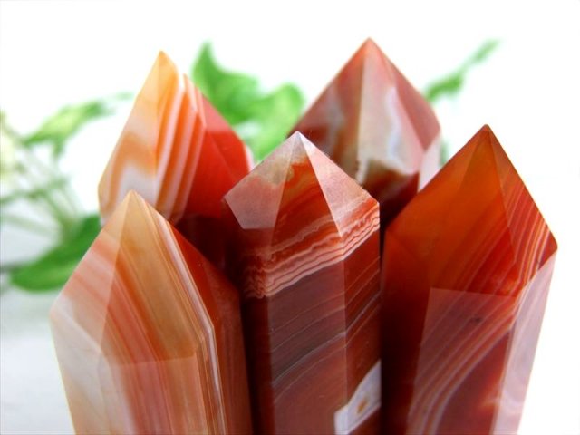 縞々模様の天然石 サードオニキス ポイント置物 1個売り 重さ約60g-80g