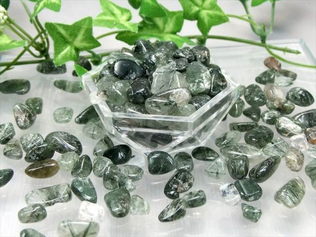 高品質モスグリーン グリーンルチルクォーツ さざれ石 200g 約6ミリ-25