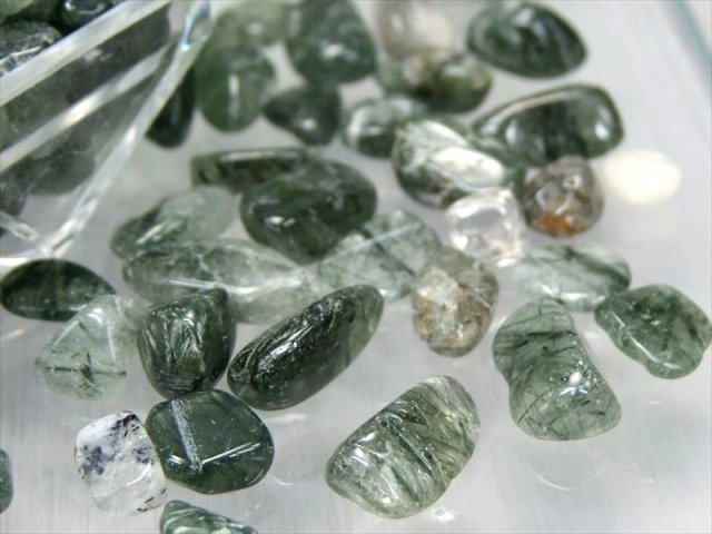 高品質モスグリーン グリーンルチルクォーツ さざれ石 200g 約6ミリ-25