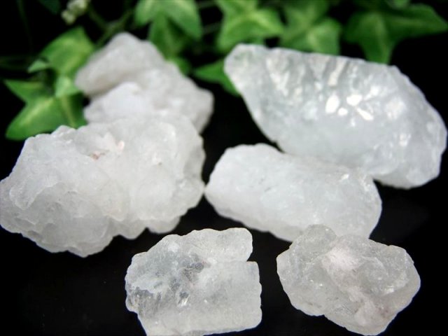 100gセット ヒマラヤ水晶 アイスクリスタル ニルヴァーナクォーツ 原石 重さ約100g 6-12個入り 強力なパワーを持つ水晶 近年発見された水晶 ネパール産