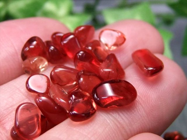 宝石級 S級 希少レッドアンデシンさざれ 約20g 粒の平均大きさ 約3ミリ