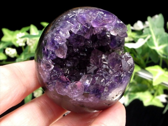 レアな笑口のアメジスト アメジスト 笑口 紫水晶 丸玉 台座付 直径