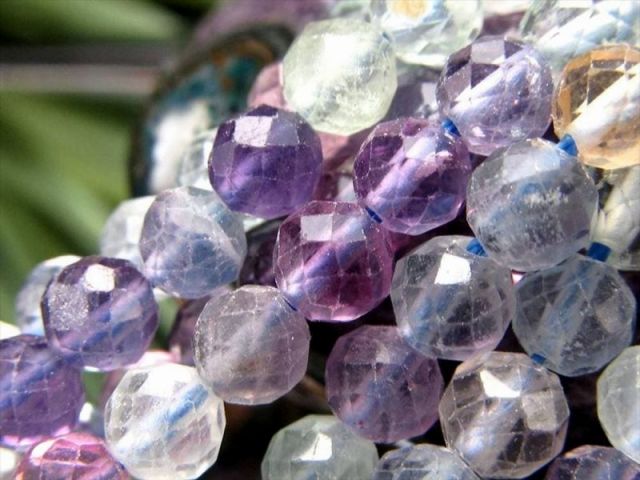 激安宣言 小サイズビーズ 約4mm-4.5mm前後 マルチカラー フローライト キラキラ多面カット 一連 約37-39cm 思考力を高めてくれる石 受験のお守りに