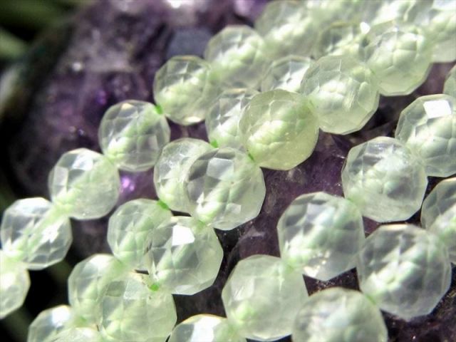 激安宣言 小サイズビーズ 約4mm-4.5mm前後 プレナイト キラキラ多面カット 一連 約37-39cm マスカットのような瑞々しい色合い