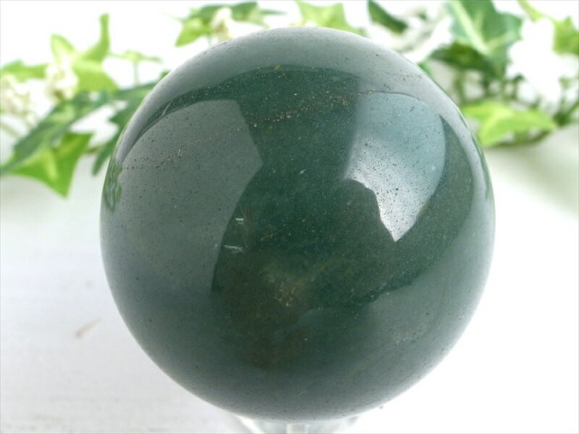 濃厚グリーン インディアン アベンチュリン丸玉 台座付き 直径約58mm 重さ約295g 癒しとリラックスの石 深い翠色 1点物 砂金水晶 パワーストーン 天然石