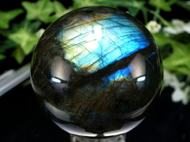3A+ 美しいしっかりブルーシラー ラブラドライト 丸玉 直径55mm 重さ251g 月と太陽を象徴する石 一点もの マダガスカル産 パワーストーン 天然石