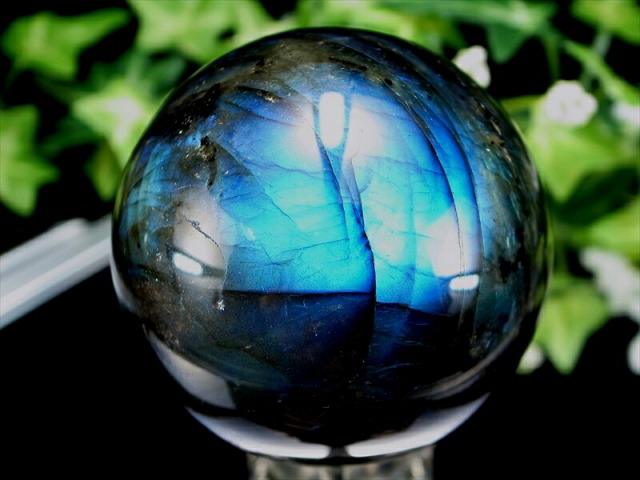 3A+ 美しいしっかりブルーシラー ラブラドライト 丸玉 台座付 直径56mm 重さ273g 月と太陽を象徴する石 一点もの マダガスカル産 パワーストーン 天然石