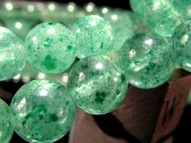 フレッシュなグリーンカラー フックサイトインクォーツ ブレスレット 8.5mm-9mm×22珠前後 透明感あり 癒し、調和、心の安定 ブラジル産 パワーストーン