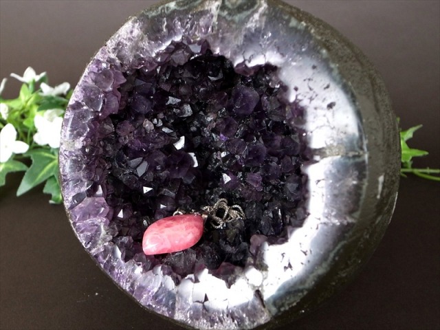 店頭展示中 ラウンド型 サークル アメジスト ドーム 高さ 135mm 重さ 2288g 風水最強 災いが玄関から入るのを風水で防ごう アメジスト原石 1点もの