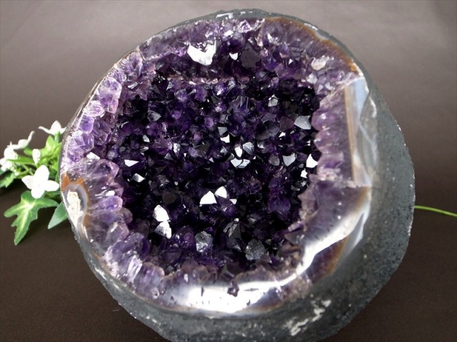 店頭展示中 ラウンド型 サークル アメジスト ドーム 高さ 153mm 重さ 3394g 風水最強 災いが玄関から入るのを風水で防ごう アメジスト原石 1点もの