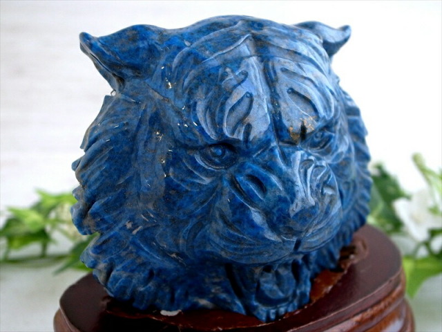 邪気を払い 成功を招く蒼き守護神 ラピスラズリ トラ 顔彫り 彫刻置物 最大幅 約121mm 重さ 約412g 虎の彫刻 天然石の質感を活かした彫刻 1点物