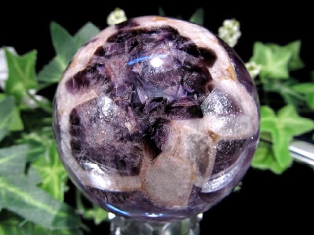 くっきり結晶 シェブロン アメジスト 丸玉 台座付 直径55mm 重さ244g くっきり山模様 愛の守護石 癒しと安らぎの石 一点もの 紫水晶 ブラジル産