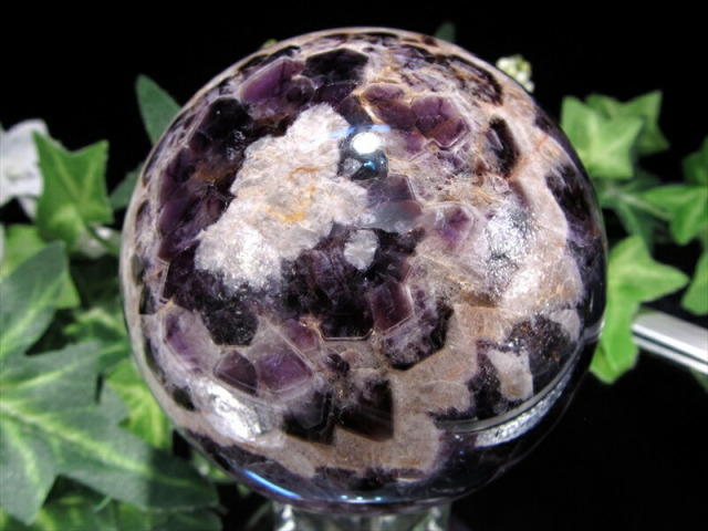 くっきり結晶 シェブロン アメジスト 丸玉 台座付 直径66mm 重さ421g くっきり山模様 愛の守護石 癒しと安らぎの石 一点もの 紫水晶 ブラジル産