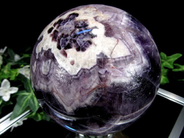 大玉 くっきり結晶 シェブロン アメジスト 丸玉 台座付 直径106mm 重さ1722g くっきり山模様 愛の守護石 癒しと安らぎの石 一点もの 紫水晶 ブラジル産