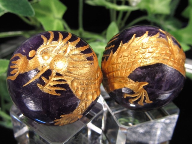 金塗り 五本爪龍彫り アメジスト 丸玉 直径約29mm 1個売り 運気上昇・開運の象徴 縁起物 開運大吉のモチーフ 強力な浄化作用 ブラジル産 パワーストーン
