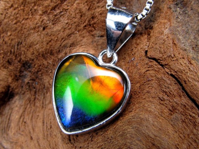 生物起源の宝石 5A アンモライト ハート型ペンダントトップ アンモライト 石部分 縦横10mm Silver925 カナダ産 パワーストーン 天然石