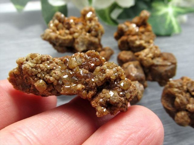 希少 国産原石 Lサイズ アンドラダイトガーネット 原石 重さ約45g前後 灰鉄柘榴石 赤鉄鉱 コレクターに大人気のナチュラル原石 長野県湯沼鉱泉産