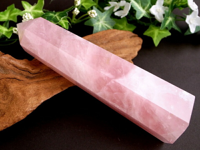 虹入り ディープ ローズクォーツ ポイント 巨大 六角柱 高さ148mm 重さ306g 濃いピンクの紅水晶ポイント ローズクォーツ 一点物 マダガスカル産