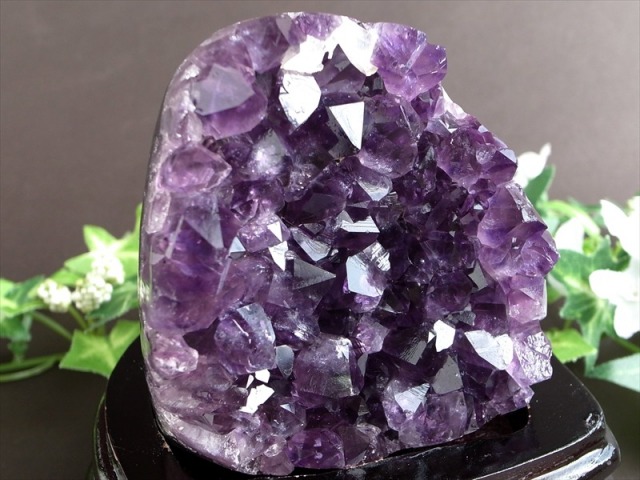 全品P2倍 店頭展示中 濃い紫 5A アメジスト クラスター スタンドタイプ 専用木製台座付 高さ118mm 重さ682g 愛の守護石 紫水晶 1点物 ウルグアイ産