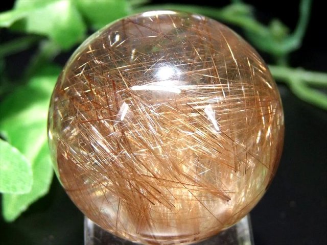 店頭展示中 5A 束状 オレンジタイガータイチンルチル 水晶 丸玉 K9台座付き φ32mm 50.4g 金運・運気アップに 台座付 1点もの バイヤー厳選 海外買い付け品