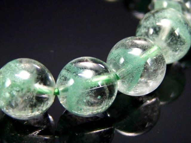 店頭展示中 限定4本 S級 全珠くっきり山形 エメラルドグリーンファントム ブレスレット 9.5mm-10mm×19珠 澄み切った水晶に浮かぶ新緑のファントム