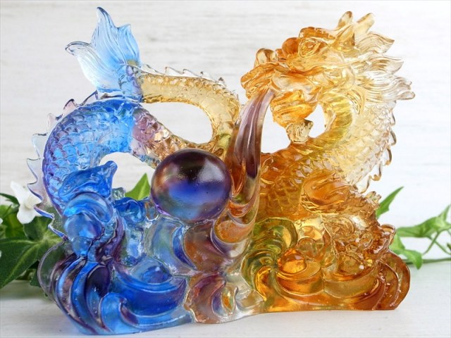 玉持ち龍神 瑠璃製 レインボーカラーの龍置物 横幅約140mm 重さ717g 大吉開運 1点物 インテリアやお部屋のアクセントに パワーストーン 天然石