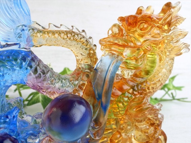 玉持ち龍神 瑠璃製 レインボーカラーの龍置物 横幅約140mm 重さ722g 大吉開運 1点物 インテリアやお部屋のアクセントに パワーストーン 天然石