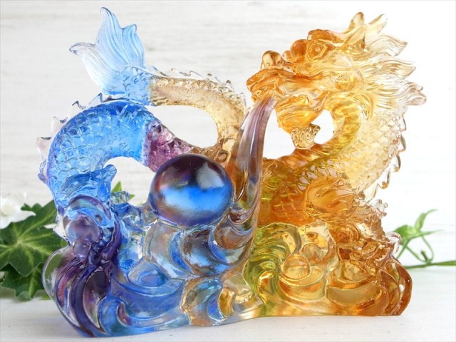玉持ち龍神 瑠璃製 レインボーカラーの龍置物 横幅約140mm 重さ717g 大吉開運 1点物 インテリアやお部屋のアクセントに パワーストーン 天然石