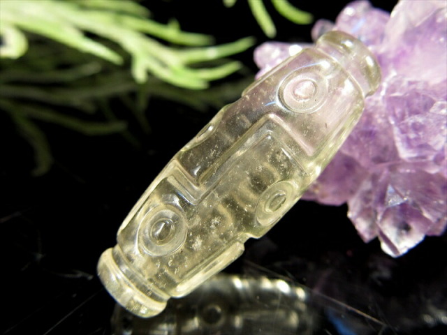 数量限定入荷 貴重天珠 リビアングラス 九眼天珠 長さ約30mm 重さ約4.1g エジプト政府採掘禁止 隕石由来のインパクトガラス