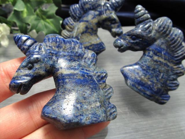 ラピスラズリ ユニコーン 彫り 高さ約50mm 重さ35g-45g前後 最強の幸運