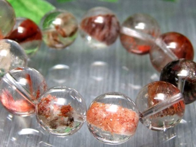 店頭展示中 純白&赤 立体千層ガーデン 5A 千層ガーデンファントムクォーツ ブレスレット 11.5mm-12mm×18珠 超透明水晶に赤と白の絶景庭園水晶 美麗層状