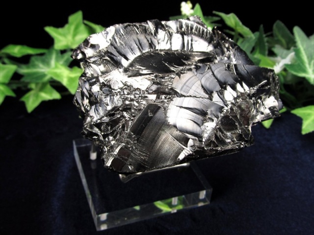 エリートシュンガイト 原石 台座付 高さ 80mm 重さ 169g 炭素高純度 地球上で唯一天然フラーレンを含む希少鉱物 一点物 カレリア共和国産 パワーストーン