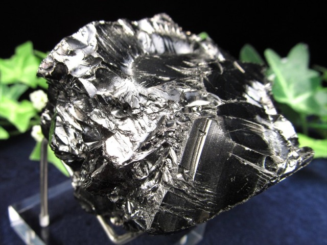 エリートシュンガイト 原石 台座付 高さ 80mm 重さ 169g 炭素高純度