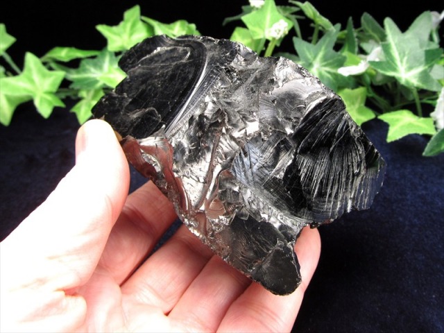 エリートシュンガイト 原石 台座付 高さ 96mm 重さ 215g 炭素高純度