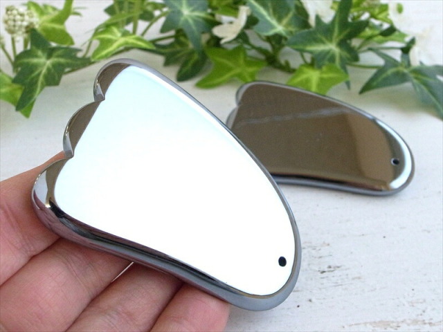 大特価 テラヘルツ鉱石 かっさ 紐通し穴有り 携帯用ポーチ付き 縦約70mm×横約50mm 1個売り つやつや光沢で鏡のような表面 2026年 検査機関にて検査済み