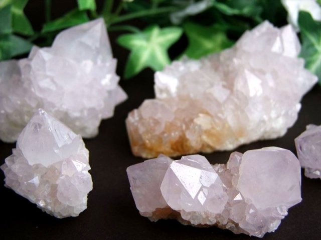 ラベンダーカラー カクタス アメジスト クラスター原石 1個売り 重さ170g-190g 美結晶 愛の守護石 浄化やインテリアに 紫水晶 サボテンアメジスト 2月 誕生石