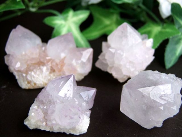 全品P2倍 卓上サイズ カクタス アメジスト クラスター原石 お得な100gset 3個～5個セット 美結晶 愛の守護石 浄化やインテリアに 紫水晶 サボテンアメジスト