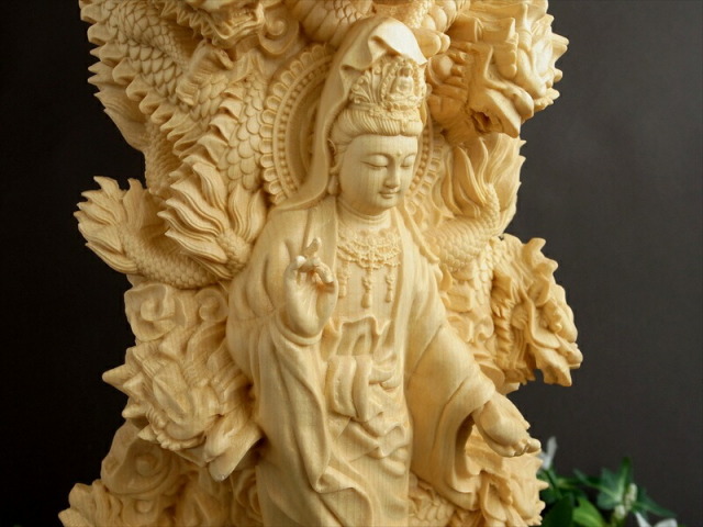 全品P2倍 九頭の龍神に守られし 慈悲の観音様 九龍観音菩薩立像 白衣観音菩薩 木彫り観音像置物 高さ約300mm 家内安全・財運隆盛・万難消除の強力なご加護を