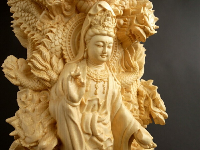 全品P2倍 九頭の龍神に守られし 慈悲の観音様 九龍観音菩薩立像 白衣観音菩薩 木彫り観音像置物 高さ約300mm 家内安全・財運隆盛・万難消除の強力なご加護を